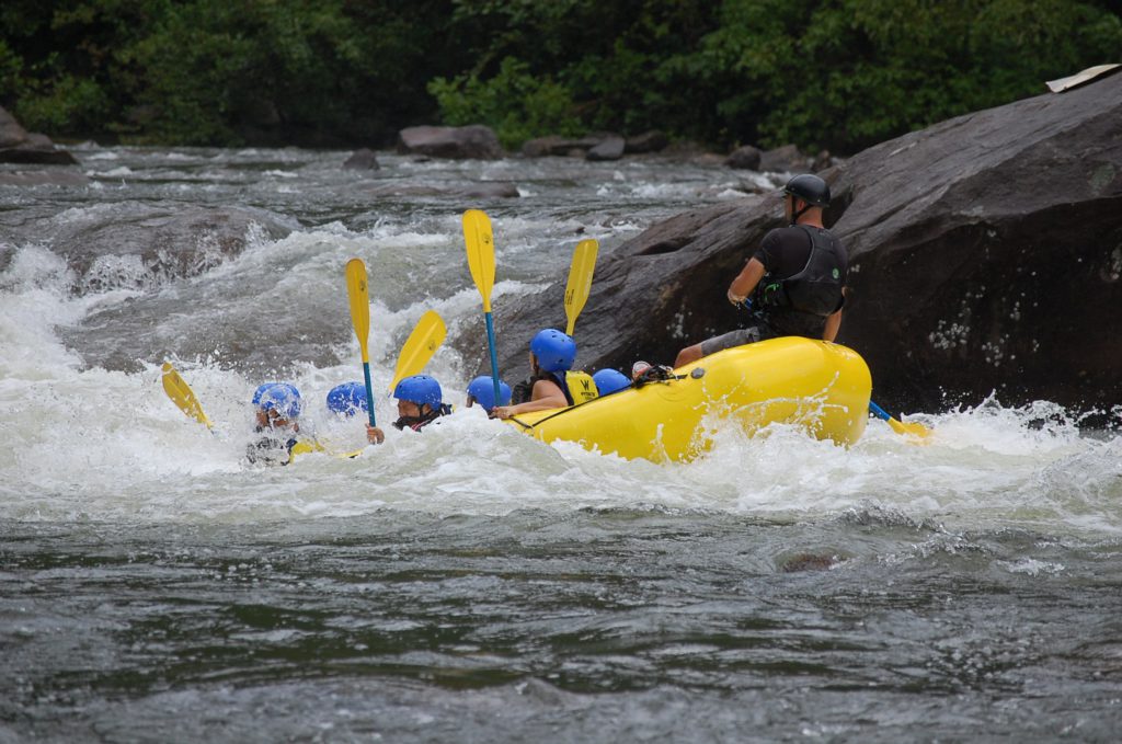 Barca de rafting en un dels rius de la província de Lleida