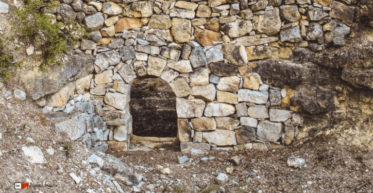 Cultura i paisatge. Porta del forn de calç. Autor: Joan Salvadó Rovira